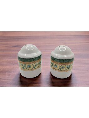 Vintage Pfaltzgraff French Quarter Pattern Salt & Pepper Shakers with Stoppers 3